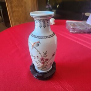 Vintage Chinese Porcelain Hand Painted Birds Vase